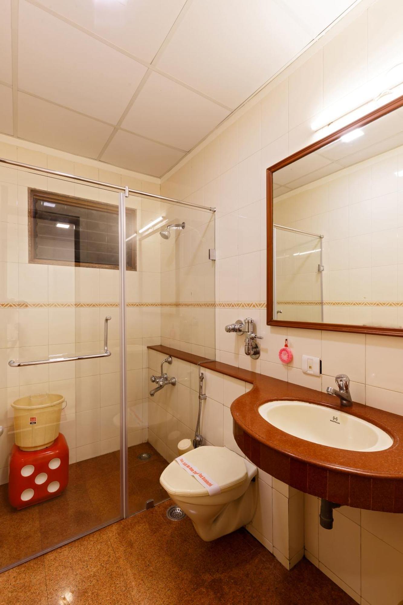 Hotel Woodland Kolhapur Bagian luar foto