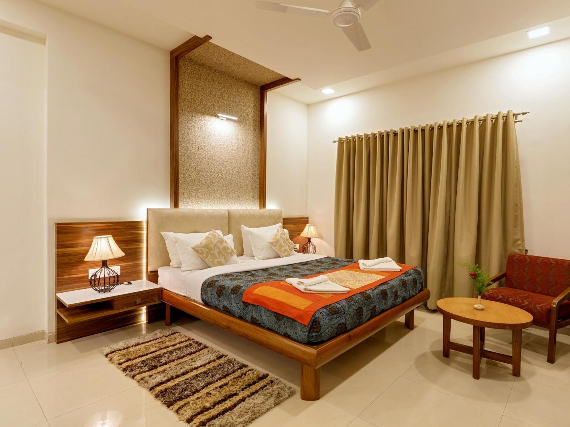 Hotel Woodland Kolhapur Bagian luar foto
