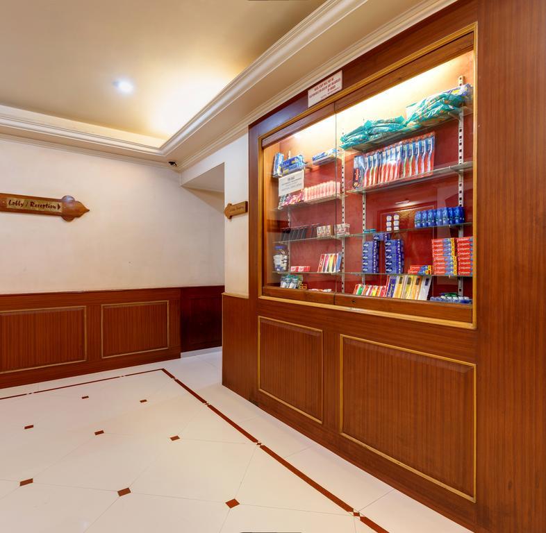 Hotel Woodland Kolhapur Bagian luar foto